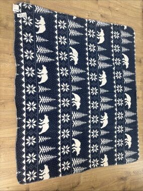 Old Navy Navy Blue and White Bear & Snowflake Fleece Throw Blanket